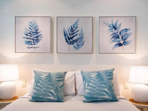 Tropical Mango WiFi Pool