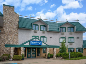 Travelodge by Wyndham Lacombe