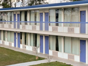 Motel 6 Marianna, FL