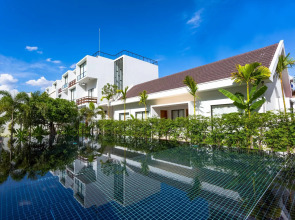 Lynnaya Urban River Resort