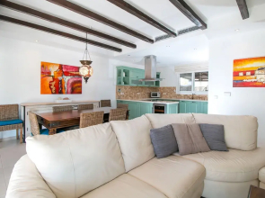 Beautiful Traditional Style Villa Near the Coast With Pool, Close to Golf Course