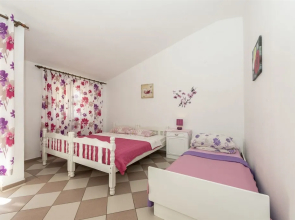 Apartments and Rooms Dragica