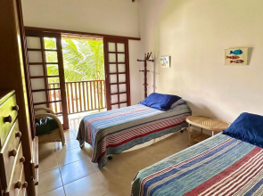 Casa ideal em condomínio fechado a 200m da Praia Maranduba, área de lazer completa