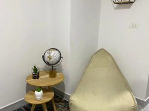 Aparta estudio Amoblado Sabaneta Colombia. Moderno, céntrico y cómodo.