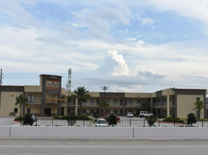 Grand Villa Inn & Suites - Humble