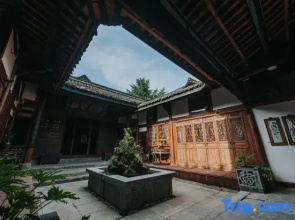 Du Family Chinese Inn (Langzhong Ancient City Huaguang Tower)