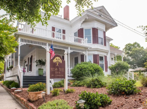 Pecan Tree Inn