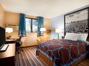Super 8 By Wyndham Pittsburg Ks