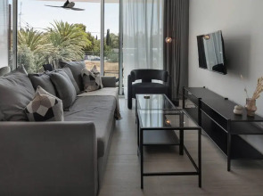 Phaedrus Living: Travertine Residences 102