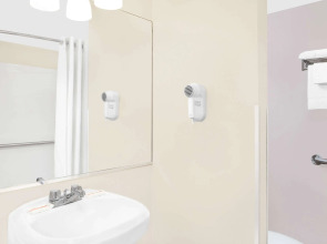 Super 8 by Wyndham Morton Grove/Chicago