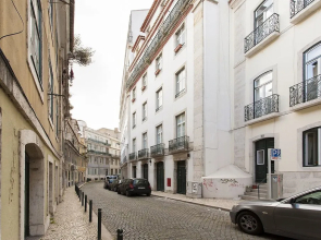 ALTIDO Elegant 3BR Apt w/workspace in Chiado