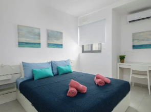 Cosy & Modern 1 BR APT - 2 mins from sea