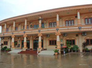 Aksone Phamysouk Hotel