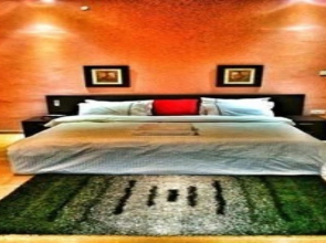 The 09 Club House Lounge And Suites