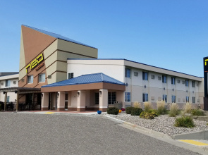 Red River Inn and Suites Fargo