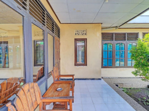 SPOT ON 92028 Hotel Surya Near Pelabuhan Gilimanuk