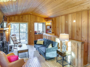Near Skiing & Hiking: Dog-friendly Big Bear Cabin