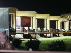 Four Seasons Hotel and Beach Resort