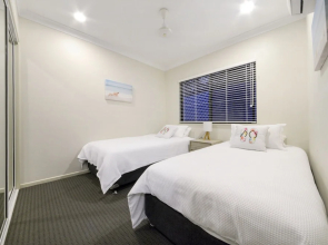 Airlie Harbour Apartment - Airlie Beach