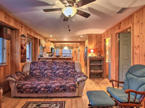 Private Gatlinburg Cabin: Pet Friendly w/ Hot Tub!