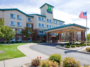 Holiday Inn Express & Suites Vadnais Heights by IHG