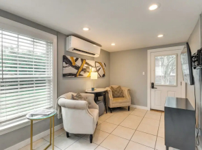 2 Mi to Dtwn Pensacola: Dog-friendly Apartment