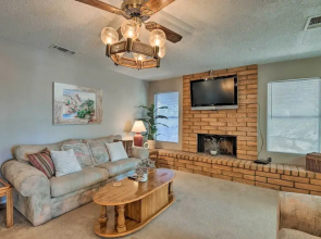 7 Mi to Riparian Preserve: Family Home w/ Yard!