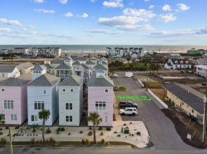 Mamas Lookout 2 Bedroom Townhouse by RedAwning