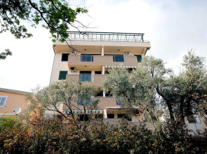 Apartments Mirista