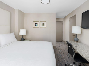 Holiday Inn Express Chicago - Magnificent Mile by IHG