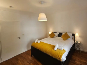 Ideal city stay 1BR near train station