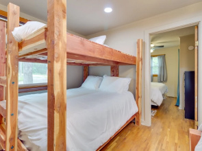 Henderson Vacation Rental < 1 Mi to Norfork Lake!