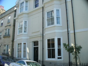 Apartment in Old-style With bay Window, a Modern Kitchen and a Warm Chimney