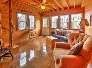 'ark Bunkhouse' Fredericksburg Hideaway w/ Hot Tub