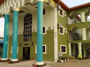 De-Bliss Gold Hotel & Suites