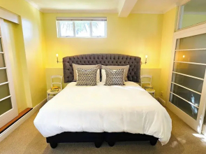 Cheerful Cottage set in Beautiful Garden