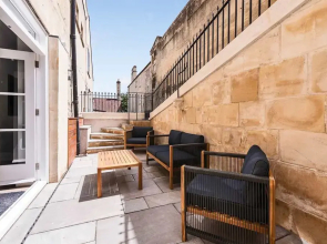 Former Wine Vaults With Hot Tub Private Courtyard