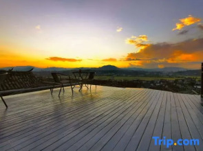 Tengchong Tuotuo · 360 degree aerial view courtyard and Shungu Town store