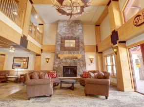 Amazing Views, Right next to the Lift - CS210 by RedAwning