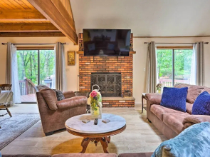 Bushkill House w/ Deck & Community Amenities!