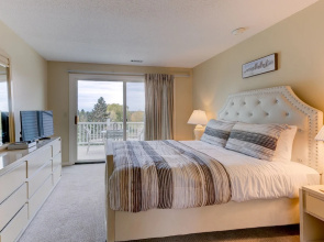 2 Bedroom Condo Golf Course Views 5166