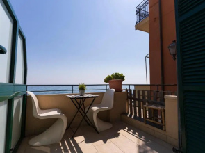 appartamento fronte mare con terrazzo