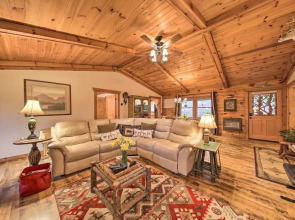 Ellijay Cabin With Porch & Private Hot Tub!