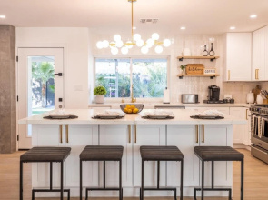 Scottsdale Dreyfus 5 Bedroom Home by RedAwning