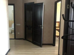 Odnokomnatnaja VIP kvartira rjadom ploschad' Isataja i Mahambeta