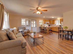 Pet-friendly Home ~ 9 Mi to Effingham nr I-exit!