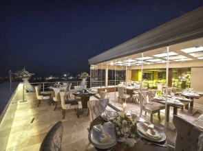 Royce Hotel