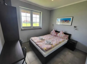 Comfortable Ground Floor Apartment, Summer Pool