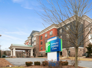 Holiday Inn Express and Suites - Stroudsburg
