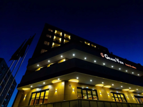 Grand View Hotel & Suites